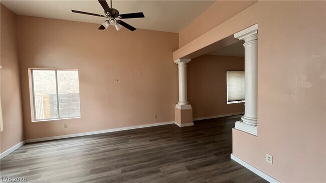 Foto del edificio - 2909 Calmada Ave