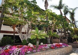 Building Photo - 11594 Moorpark St