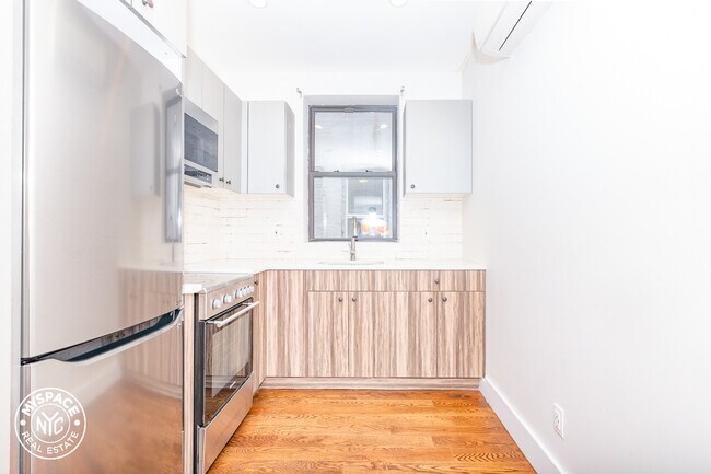 Foto del edificio - 1657 Summerfield St