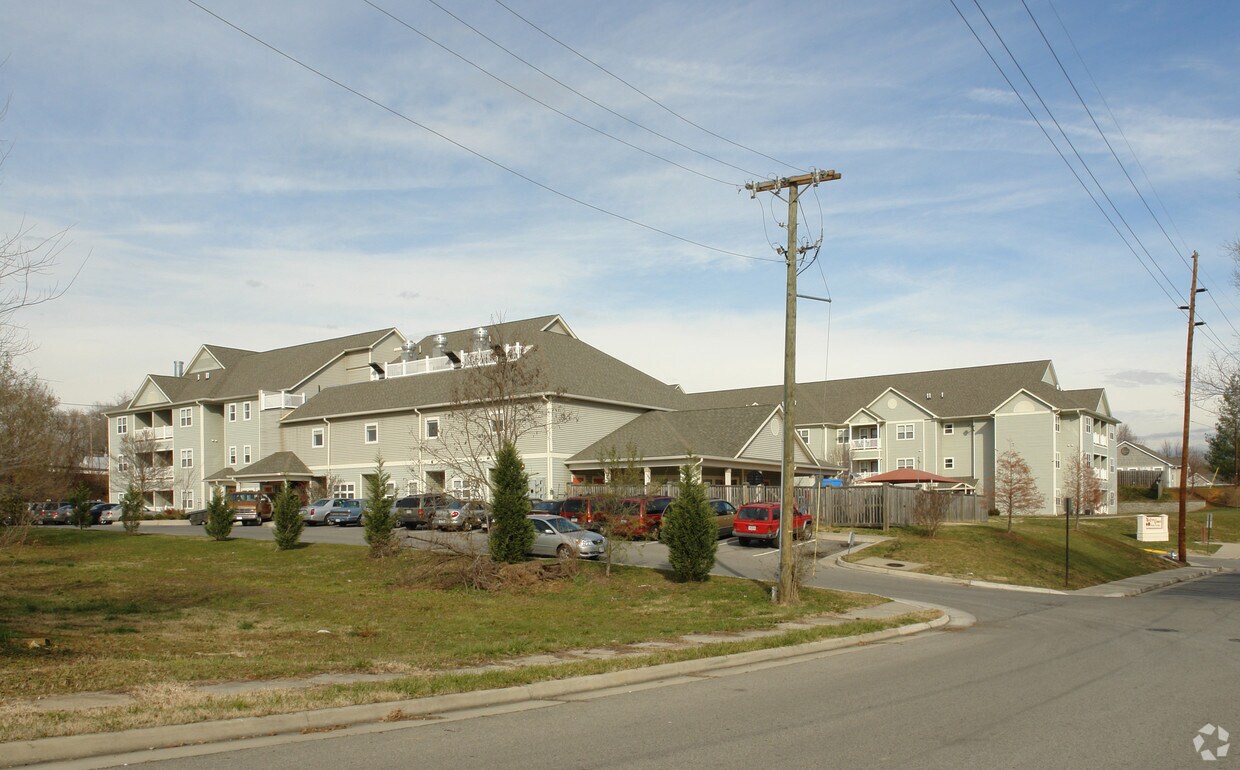 Foto del edificio - McCray Court Senior Living