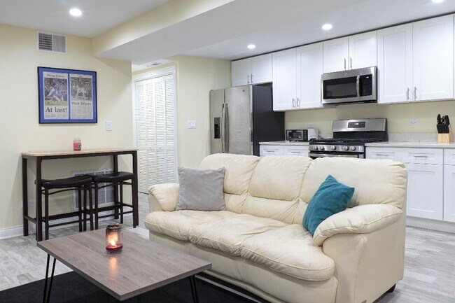 Foto del edificio - 3824 N Kenmore Ave