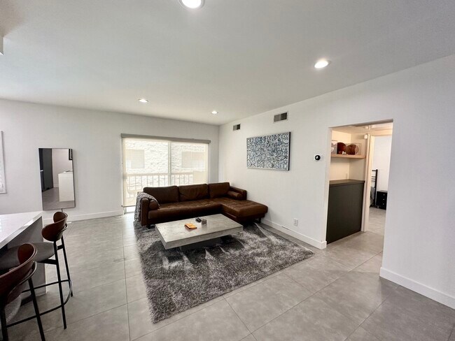 Foto del edificio - 621 S Barrington Ave