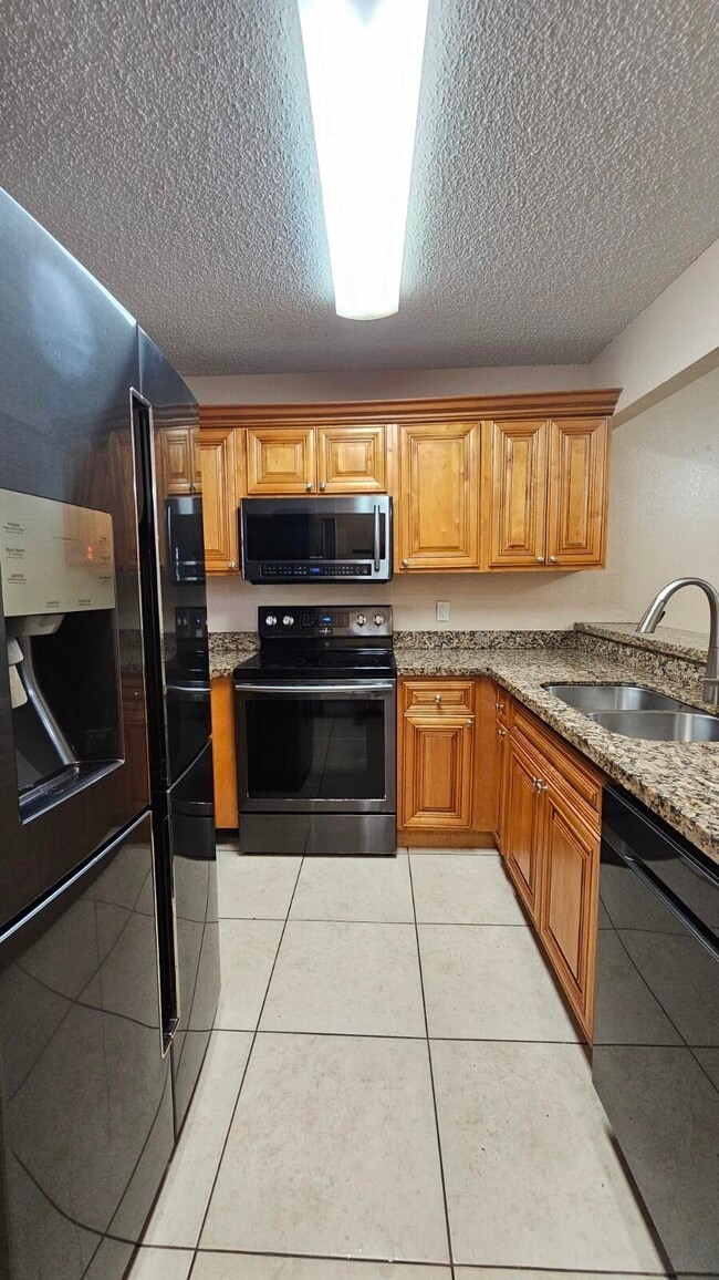 Foto del edificio - 1543 Lake Crystal Dr