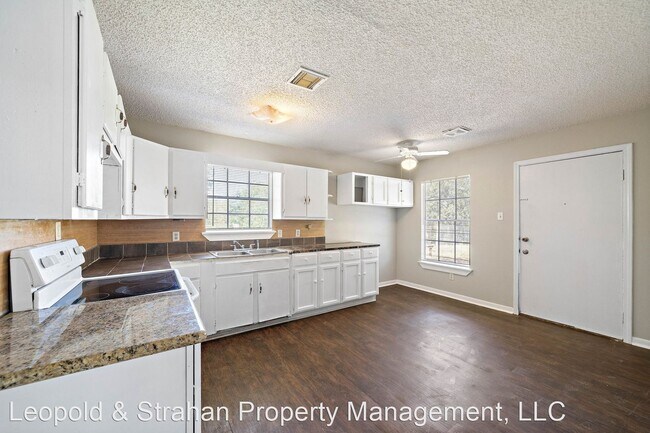Foto del edificio - 3 br, 1 bath House - 7318 Biering St