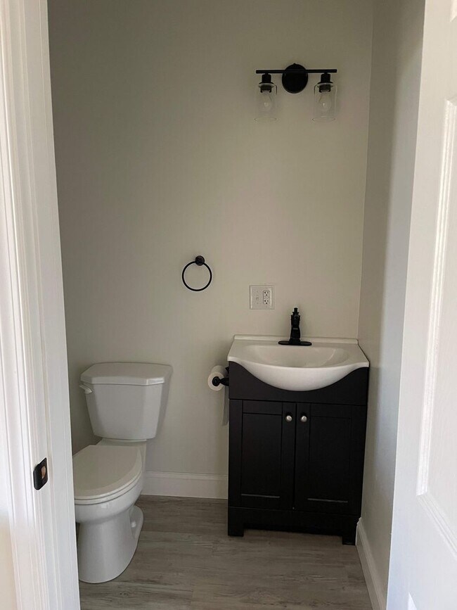 Building Photo - 150 Walnut St