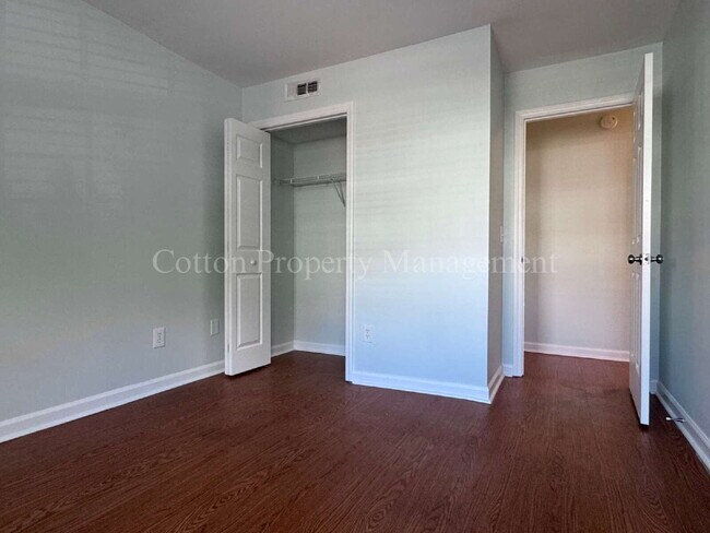 Foto del edificio - 1731 S 41st St
