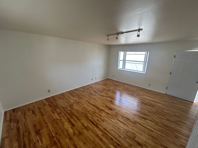 Foto del edificio - FOR RENT 1+1 Midtown Ventura DUPLEX