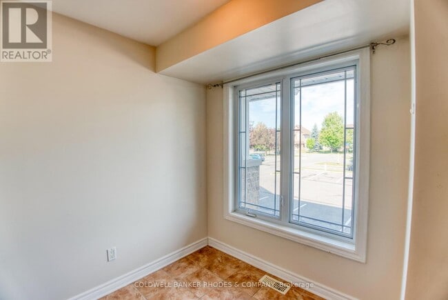 Building Photo - 114 Brentmore Private