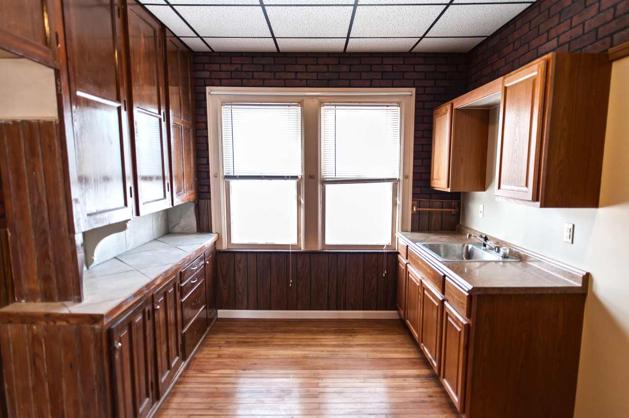 Kitchen - 165 Cazenovia St