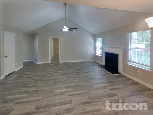 Foto del edificio - 1411 Pebble Ridge Ln