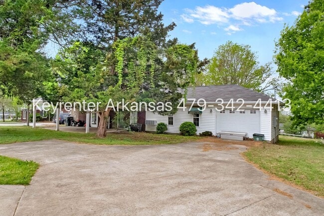 Photo - Charming 1 Bedroom Cottage-Style Home with Spacious Yard