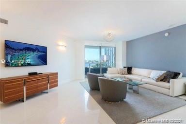 Foto principal - 17301 Biscayne Blvd