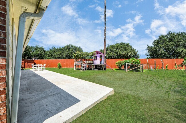 Building Photo - 10850 White Oak Point Ct