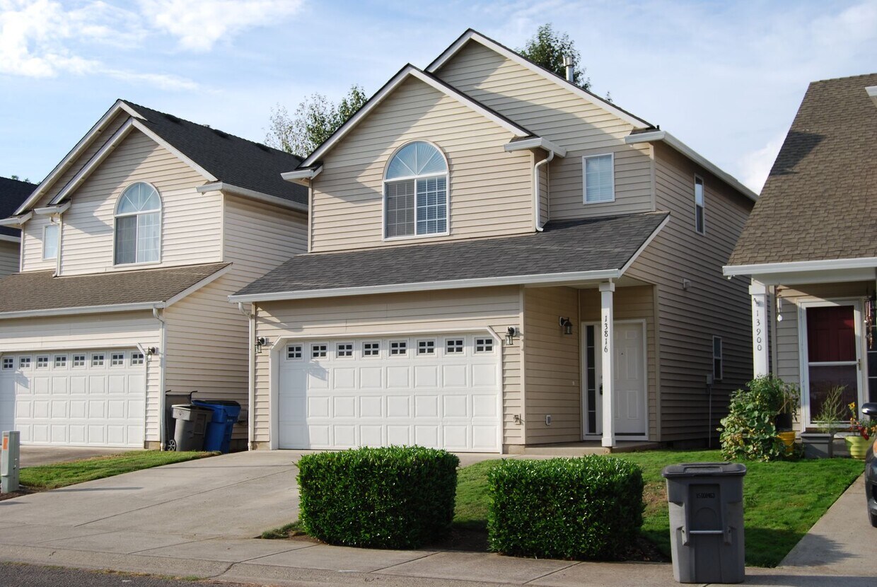 Primary Photo - Modern 3 Bed 2.5 Bath Home in Sifton with ...