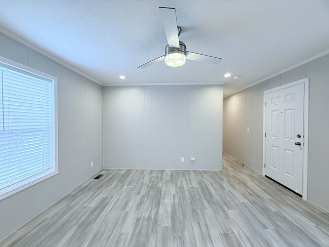 Building Photo - 52962 N Yorktown Ct