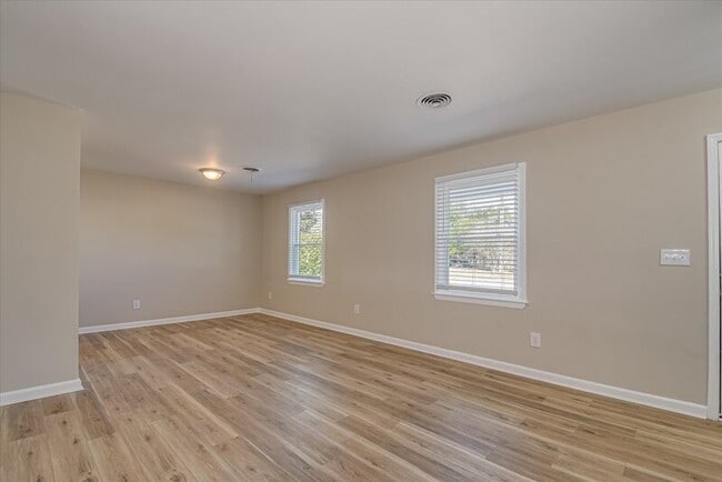 Foto del edificio - 2620 Lumpkin Rd