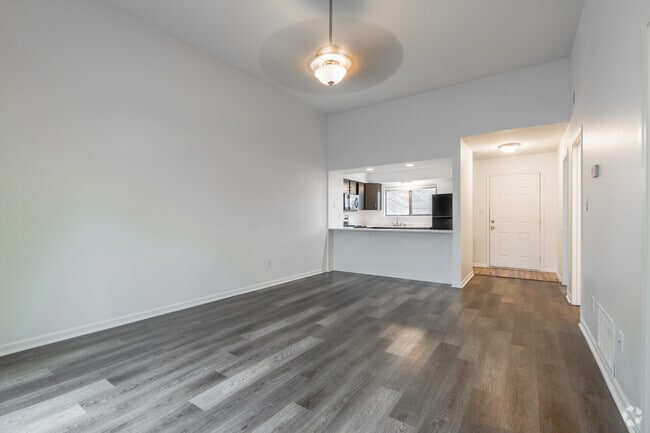 2BR, 2BA - 950SF - Living Room - The Villas of Pine Valley