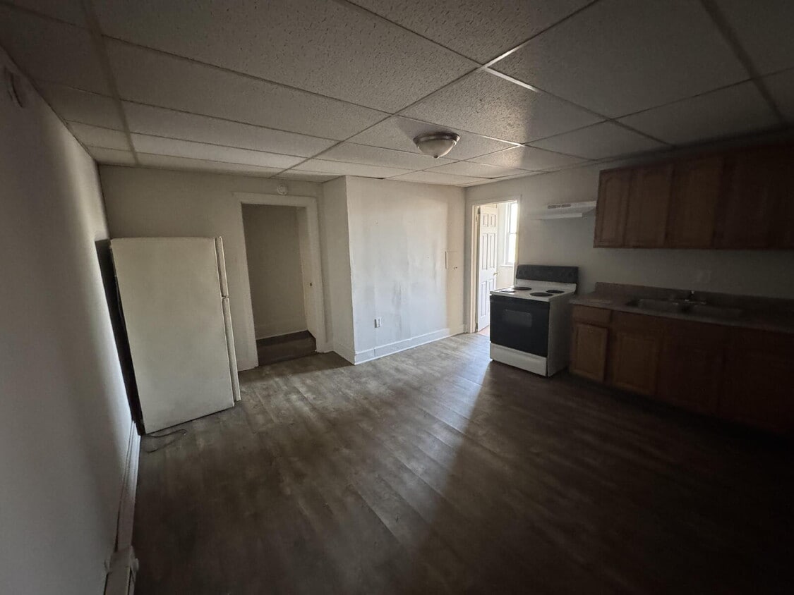 Building Photo - "Charming 1-Bedroom Apartment in Prime York Location – Your Ideal Urban Retreat!"