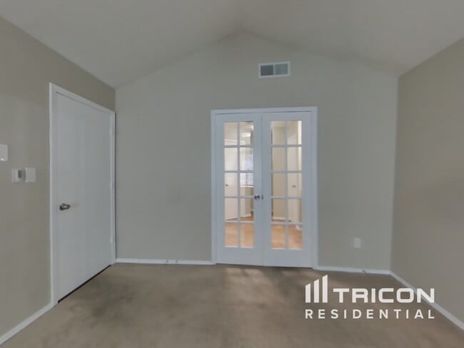 Building Photo - 7815 Snowberry St NW