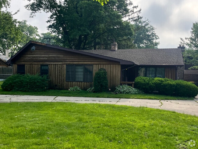 Building Photo - 203 S Wood Dale Rd