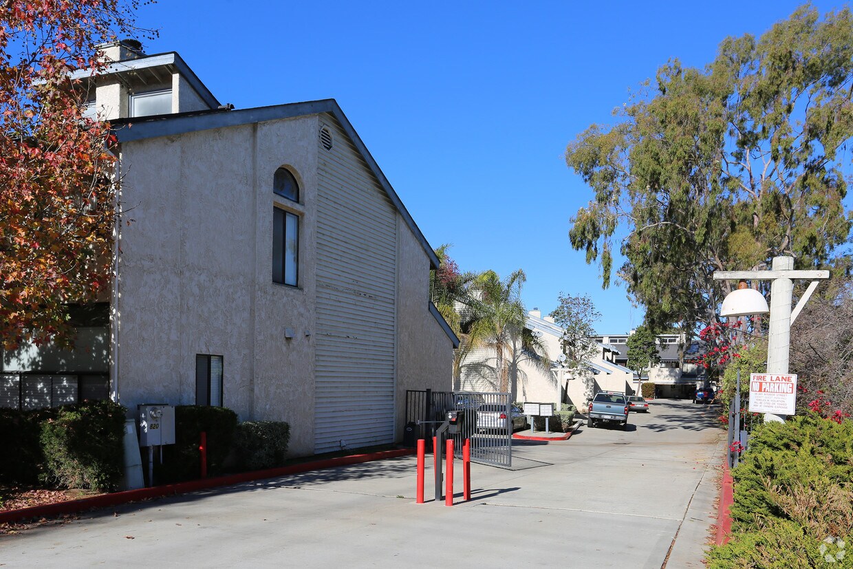 Building Photo - Chinquapin Landing