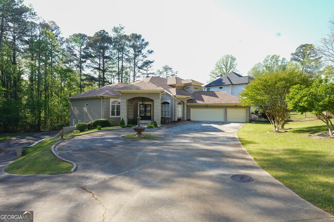 Building Photo - 1010 Forest Overlook Dr SW