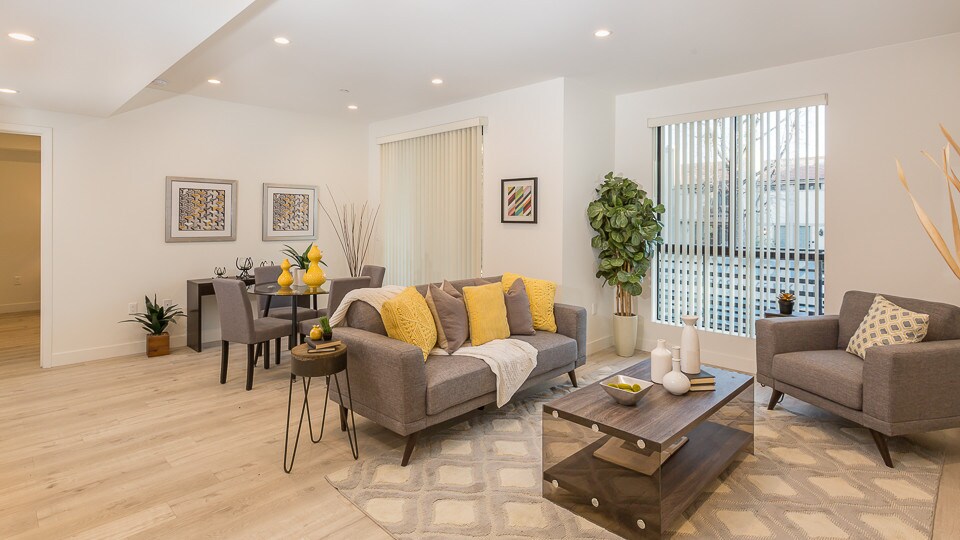 Foto principal - 11269 Camarillo St