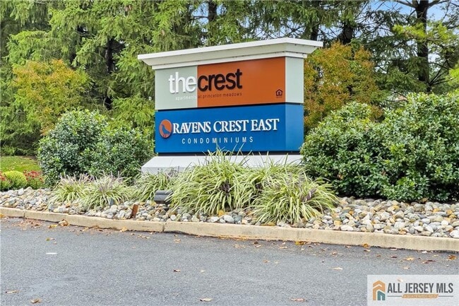 Building Photo - 2415 Ravens Crest Dr