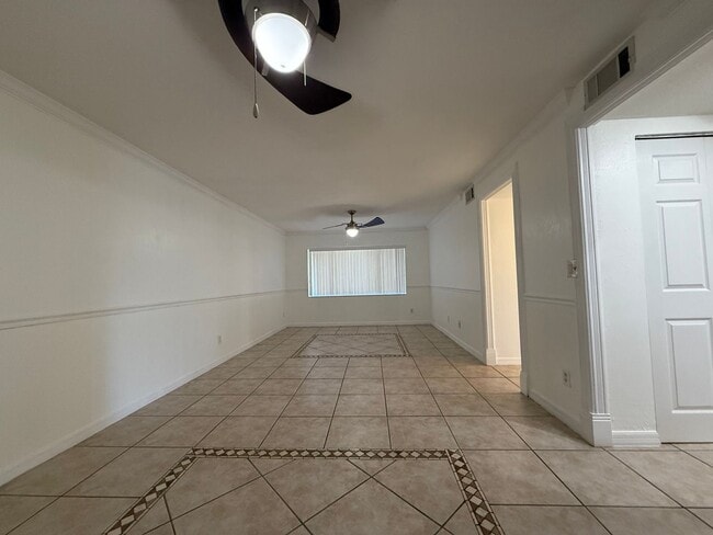 Building Photo - 633 S Palmetto Ave