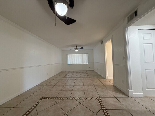 Foto del edificio - 633 S Palmetto Ave