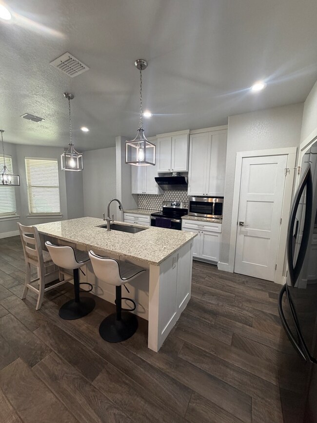 Foto del edificio - 2408 Birkdale Ln