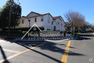 Building Photo - 3301 N Park Dr