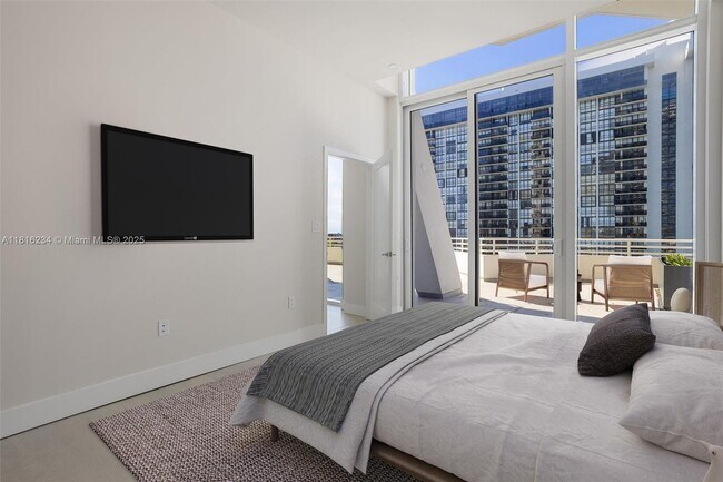 Foto del edificio - 555 NE 34th St