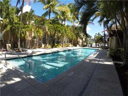 Foto del edificio - 2911 NE 185th St