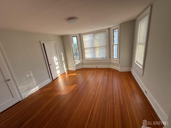 Foto del edificio - 155 Livingston Ave