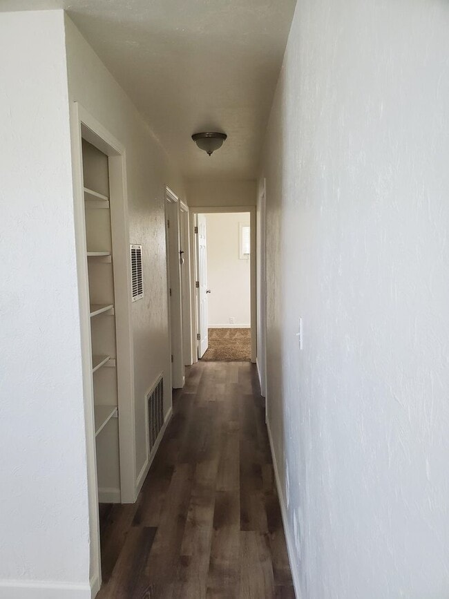 Building Photo - House for rent