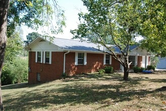 Building Photo - 809 SE Dockery Ln