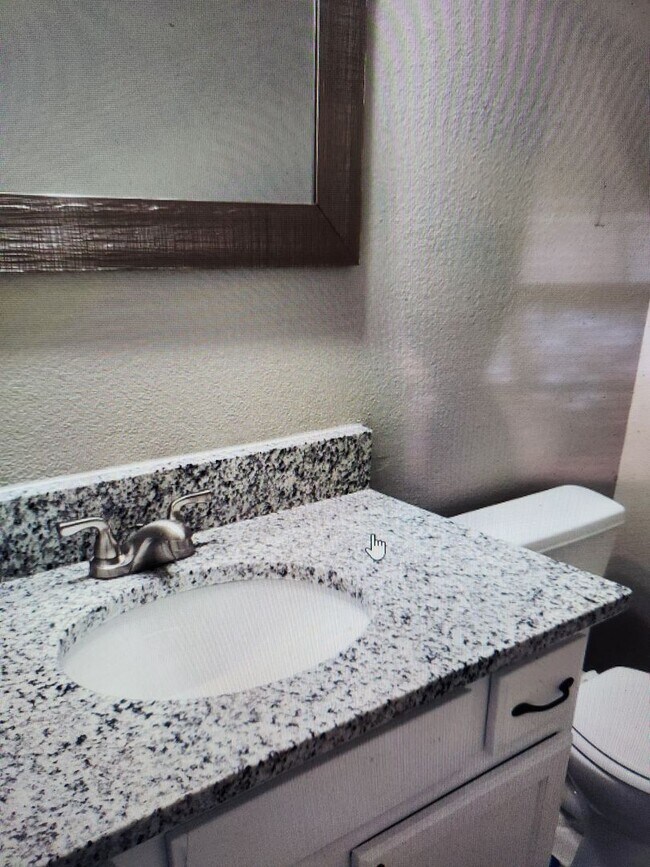 Foto del edificio - 2 Bedroom 1.5 Bath Available April 23, 2021