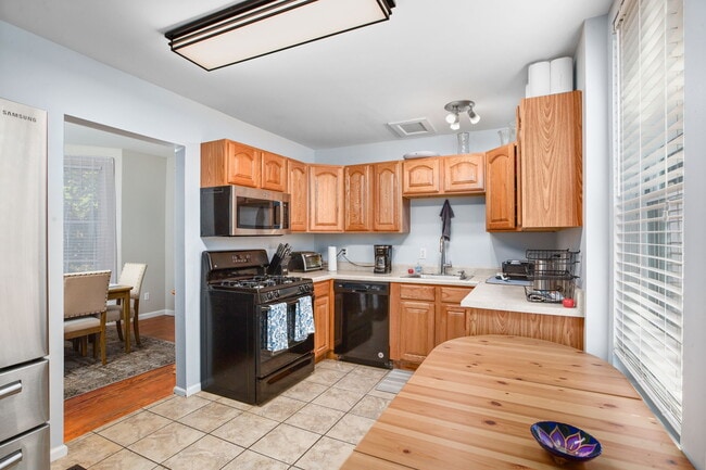 Building Photo - 7221 South St