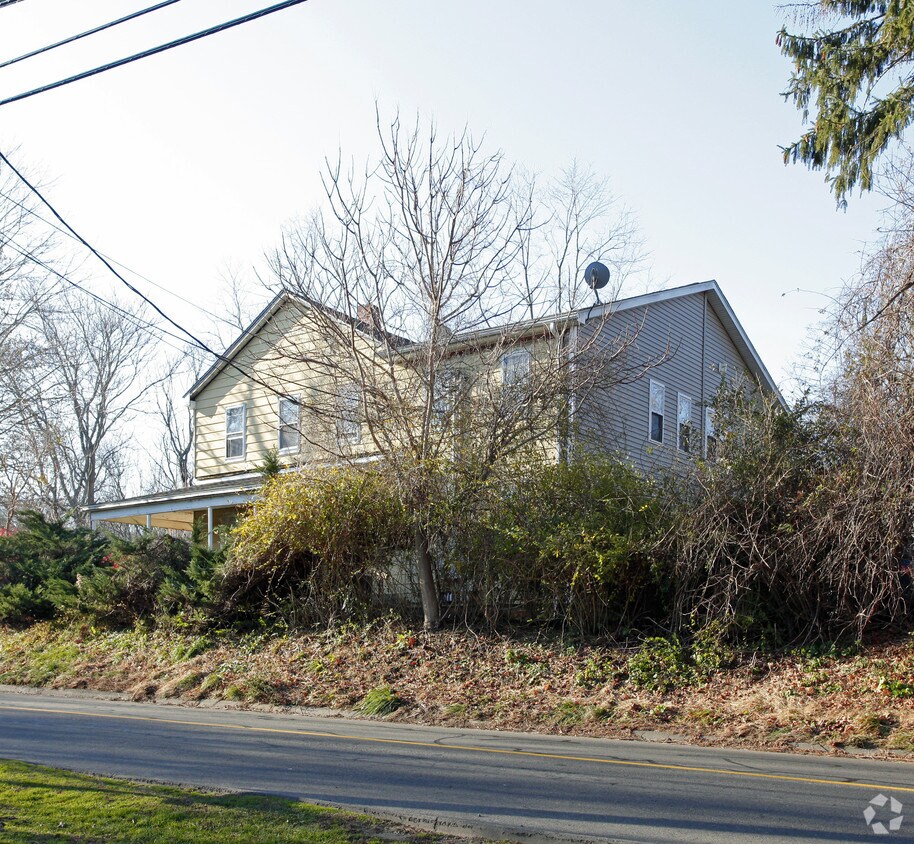 53 Twin Lanes Rd, Fairfield, CT 06824 Apartments in Fairfield, CT