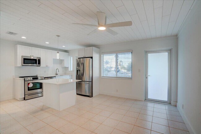 Foto del edificio - 1650 N Riverside Dr