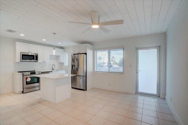 Building Photo - 1650 N Riverside Dr
