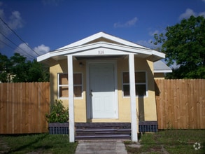 Building Photo - 936 SE Nassau Ave
