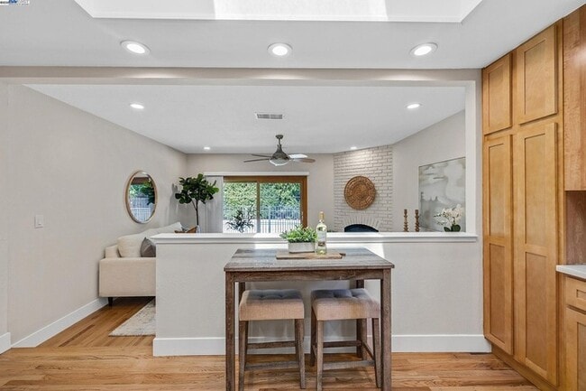 Foto del edificio - Updated Single-Story 4BR Home with Pool in Prime Pleasanton Valley Location