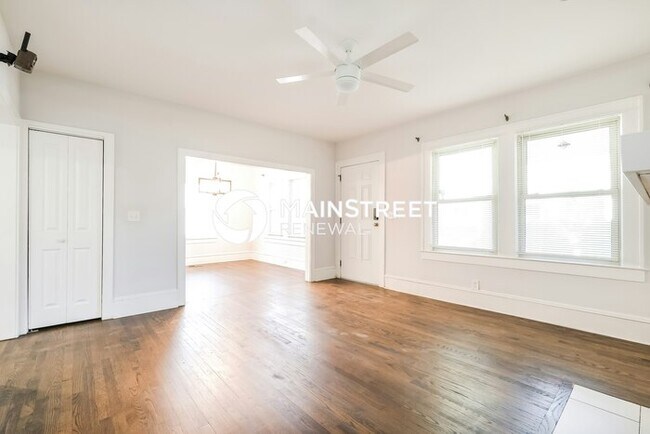 Foto del edificio - 3 Bedroom Pet-Friendly Home in Atlanta, GA with Main Street Renewal