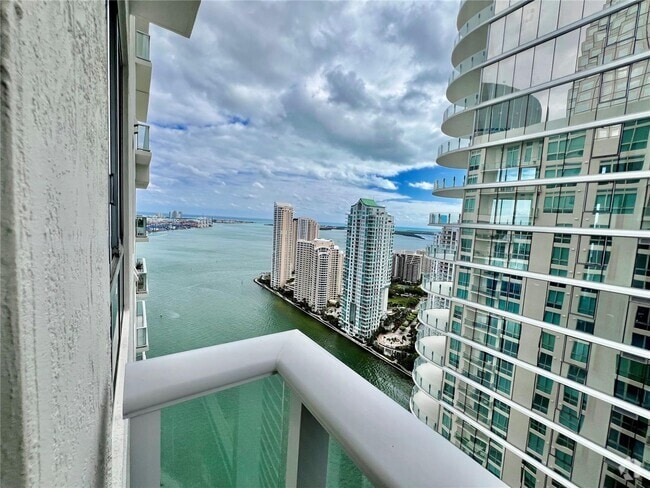 Building Photo - 1800 N Bayshore Dr
