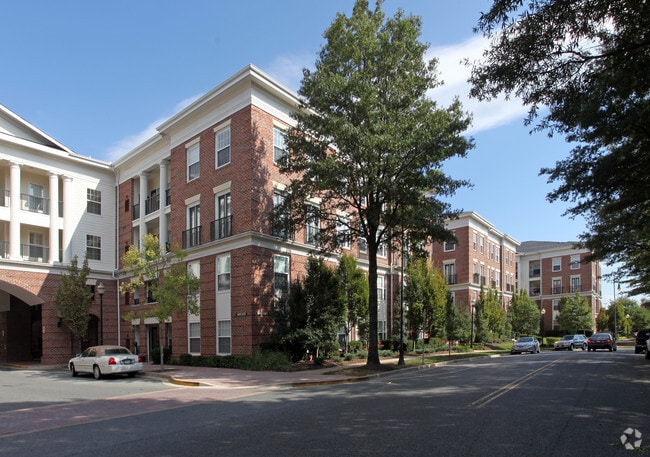 Colonnade at Kentlands