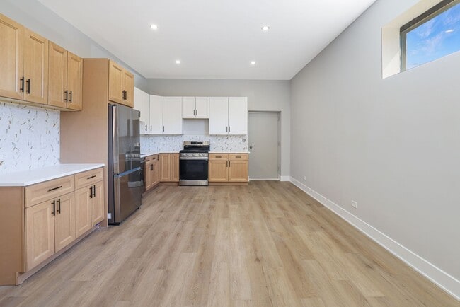 Foto del edificio - 6240 W Belmont Ave