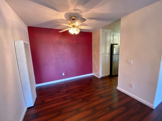 Building Photo - 2 br, 2 bath House - 2057 Burton St Apt 68