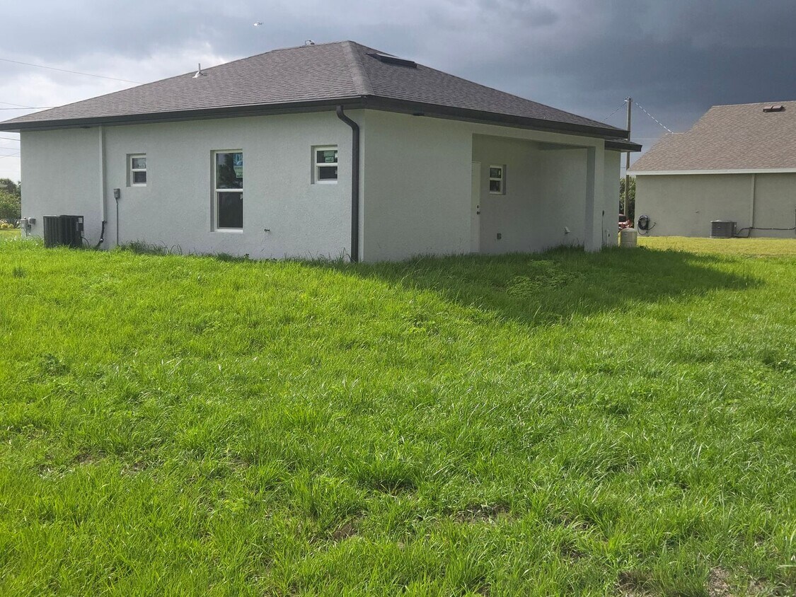 Foto del edificio - BRAND NEW 2/2/1- SW LEHIGH ACRES